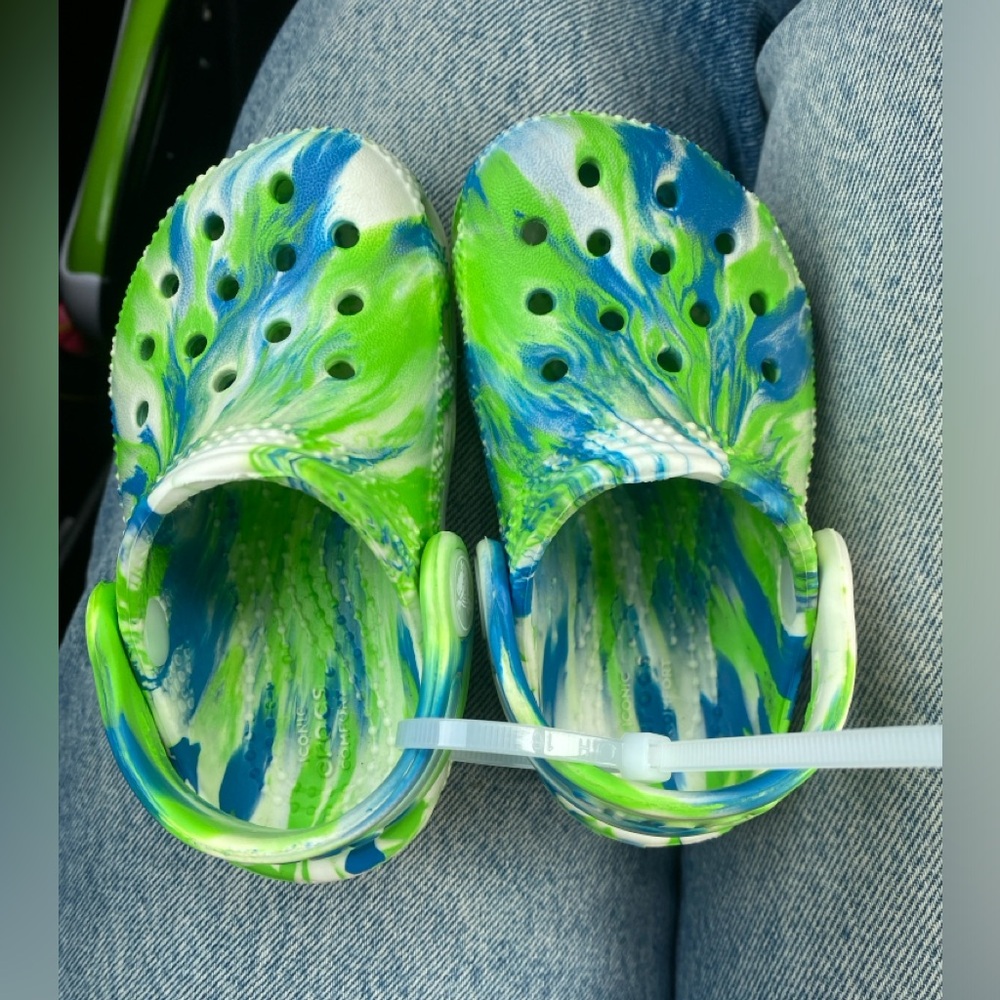 Crocs-Style Kids Marbled Clog — Green & Blue